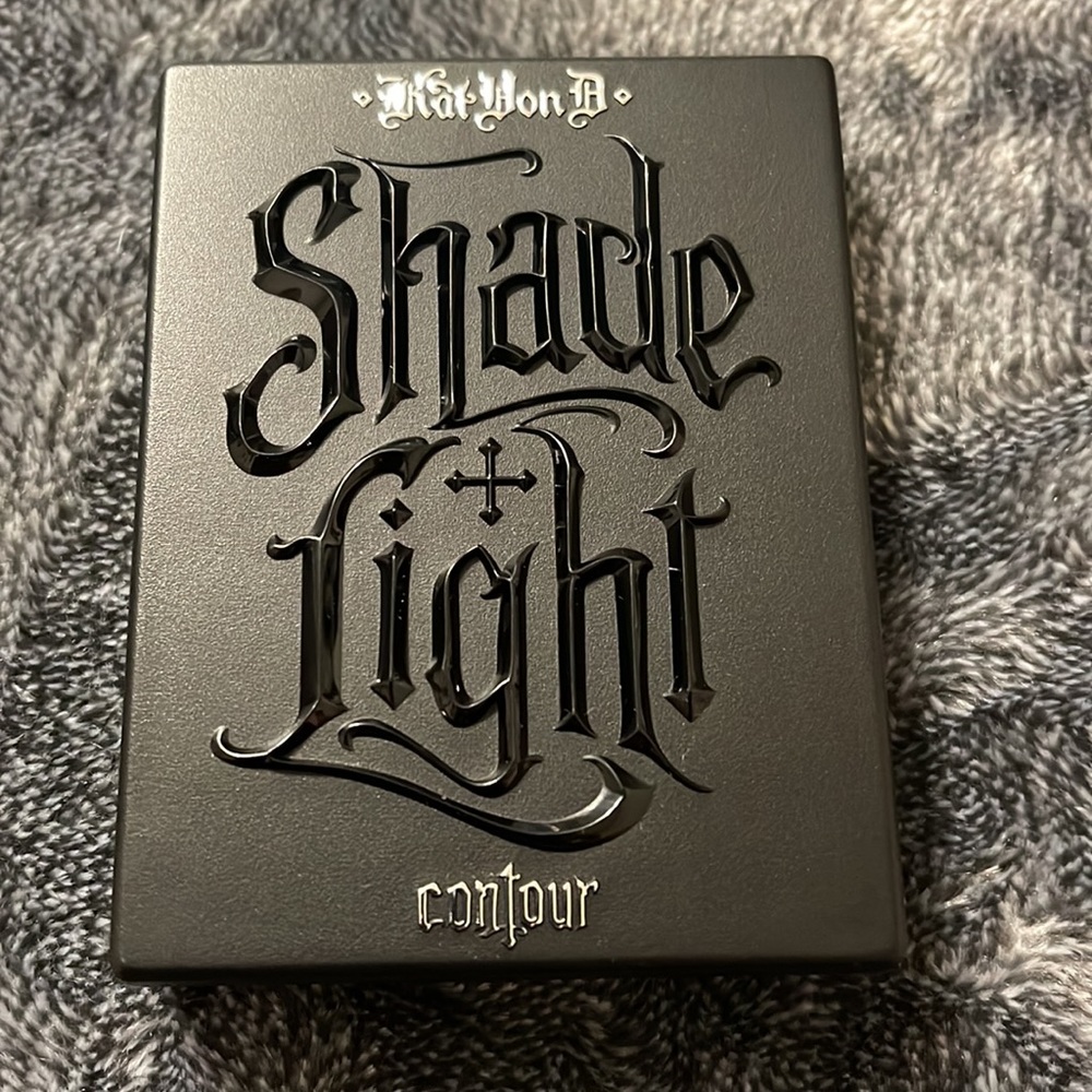 Kat Von D Shade + Light Medium Duo Contour - Picture 3 of 6